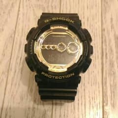 G-SHOCK　ゴールド&ブラック時計のサムネイル