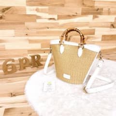 【23区】バンブー ハンドル 雑材 2way ショルダーバッグ ベージュ×白 23区】バンブー ハンドル 雑材 2way ショルダーバッグ ベージュ×白