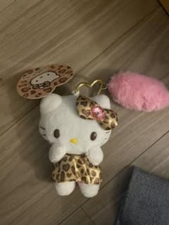 ハローキティ ヒョウ柄 ぬいぐるみマスコットのサムネイル