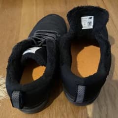 New Balance ファー付きスニーカー 23cm ブラックのサムネイル