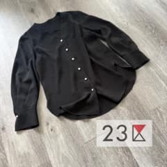 23区　パウダリージョーゼット　パールボタン　Vネックブラウス　手洗い可能のサムネイル