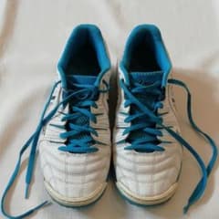 サッカー トレーニングシューズ asicsのサムネイル