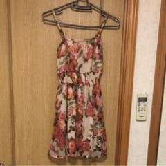 花柄ワンピースのサムネイル