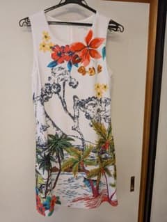 Desigual ノースリーブワンピース 白 トロピカル柄 Mのサムネイル