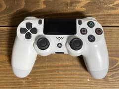 ラ*ン様 【ジャンク品】ホワイト DualShock 4 コントローラーのサムネイル