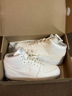 ナイキ　NIKE 白スニーカーのサムネイル