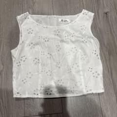 刺繍入りホワイトノースリーブトップスのサムネイル