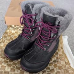 UGG 防水ムートンブーツ ブラック/パープル スノーブーツ - メルカリ