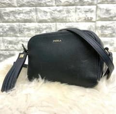 美品　FURLA　フルラ　ミニ　ショルダーバック　ブラック　タッセルのサムネイル