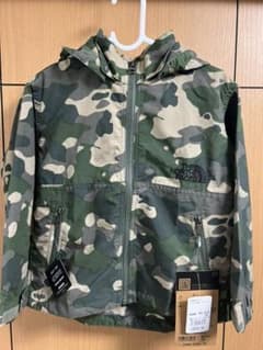 ノースフェイス新品タグ付き　カモフラ　ジャンパー　マウンテンパーカーのサムネイル
