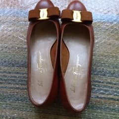 Salvatore Ferragamo ヴァラ パンプス ブラウンのサムネイル
