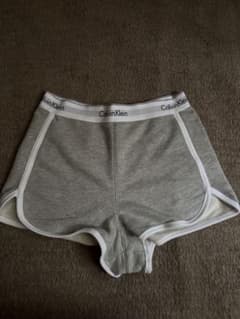Calvin Klein グレー ショートパンツ M ルームウェア　新品同様のサムネイル
