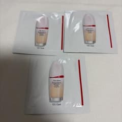 SHISEIDO エッセンス スキングロウ ファンデーション サンプル 130のサムネイル