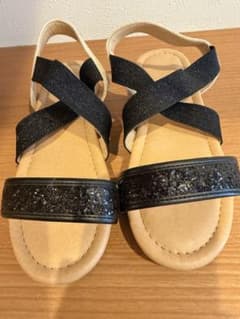 黒いクロスストラップサンダル 21センチのサムネイル