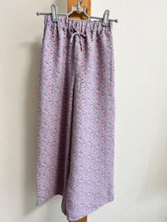 [ほぼ未使用][230516-3]くすみピンク花柄GUワイドパンツ140cmのサムネイル