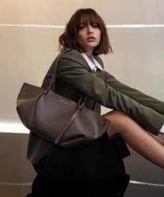 CHARLES & KEITH Calla トートバッグのサムネイル