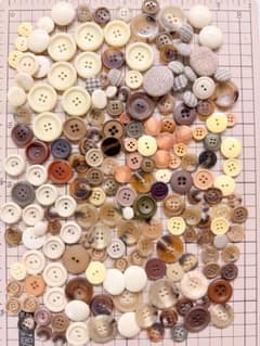 【ボタン】　ベージュ・ブラウン系　まとめ売りのサムネイル
