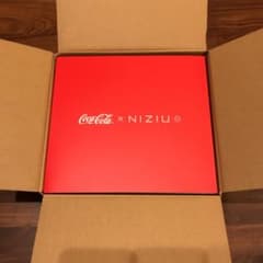 コカコーラ×NIZIU コラボ　保冷ペットボトルクーラー&ペアグラスセットのサムネイル