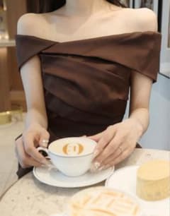 新品未使用タグ付】poláura ロマンティックサテンぺプラムトップス