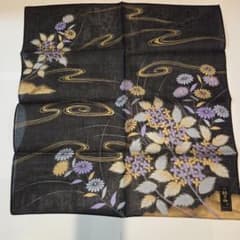 高級 蒔き絵 彩 大判ハンカチ 綿100％ 紫陽花 流水文様 黒 和柄のサムネイル