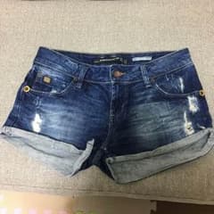 【値下げ】ZARA ダメージデニム ショートパンツのサムネイル
