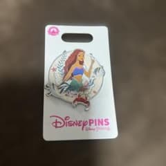 Disney アリエル ピンバッジ - メルカリ