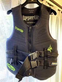 HYPERLITE ライフジャケットのサムネイル