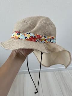 女の子　帽子　夏のサムネイル