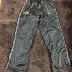 ナイキNIKE   ブラック シャカシャカパンツ130のサムネイル