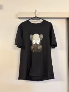 KAWS TOKYO FIRST Tシャツ ブラックのサムネイル
