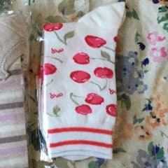 値下げ【未使用】メゾピアノ さくらんぼ 靴下 20-22cmのサムネイル