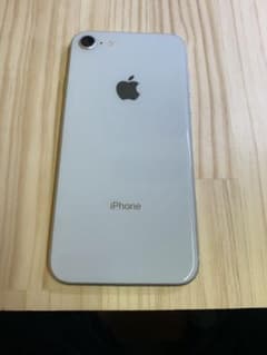 【simフリー】iPhone 8 シルバー 64 GB auのサムネイル