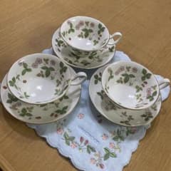 Wedgwood Wild Strawberry ティーカップ＆ソーサー　3組のサムネイル