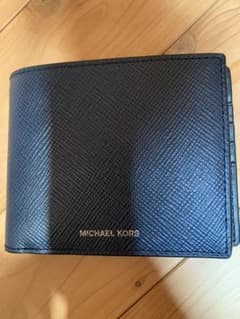 MICHAEL KORSのサムネイル
