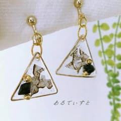 【milly*.様オーダー出品】英字新聞ピアス①風 〜焦がし加工〜のサムネイル