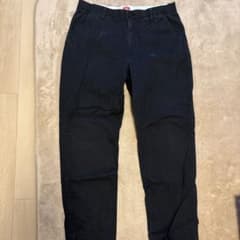 Levi's ブラック チノパンのサムネイル