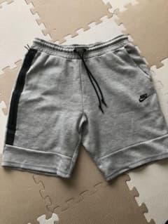 NIKE テックフリース ショートパンツのサムネイル