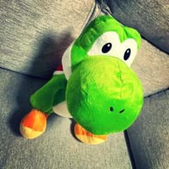 スーパーマリオ　特大サイズぬいぐるみ　おすわりヨッシーのサムネイル