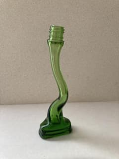 捻りガラス瓶　緑色ガラス製一輪挿し　職人による手捻り作品B
