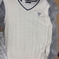 GUESSのホワイトベストのサムネイル