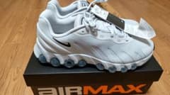 新品未使用 NIKE AIRMAX DN8 Pure Platinum 27cmのサムネイル