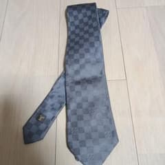 Louis Vuitton ダークグレー チェック柄 ネクタイ 中古・古着通販】LOUIS VUITTON (ルイ ヴィトン) チェック柄シルク