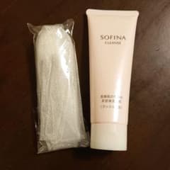ソフィーナ 乾燥肌のための美容液洗顔料 クッション泡のサムネイル