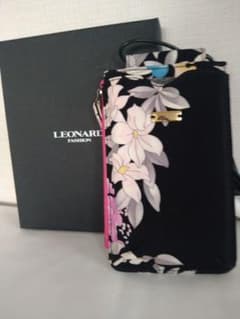 【未使用】LEONARD　 レオナール　スマホショルダー 花柄のサムネイル