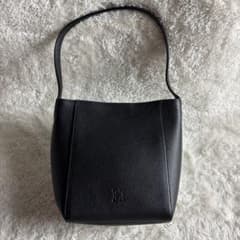 ほぼ未使用 現行品 ヒロフ ヴァローレ レザーショルダーバッグ S ブラック ほぼ未使用 現行品 ヒロフ ヴァローレ レザーショルダーバッグ S