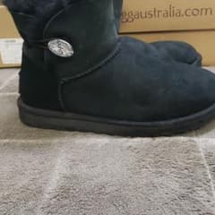 UGGのブーツ、スワロ？とコラボ☆のサムネイル