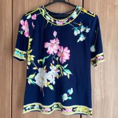美品♡レオナール　カットソー♡のサムネイル