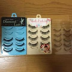 つけまつげ 1つ￥300～のサムネイル