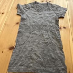 ルルレモン フィットネス Tシャツ グレーのサムネイル