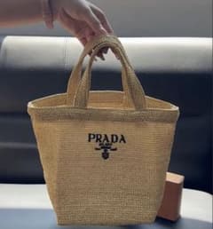 春夏向き 新作 PRADA ノベルティトートバッグ 箱付きベージュ - メルカリ